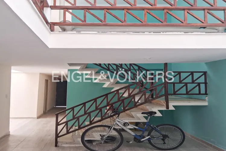 Casa de 9 alcobas en venta en Laureles, Medellín, 365 m² · foto 4 de 7