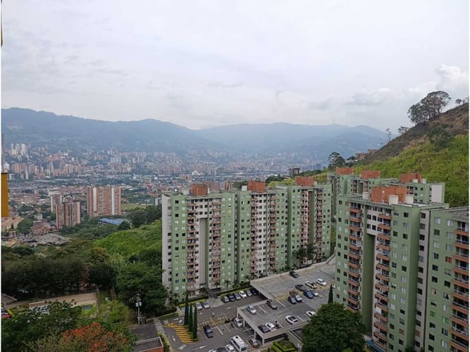 Apartamento de 2 alcobas en venta en Rodeo Alto, Medellín, 52 m² · foto 3 de 17