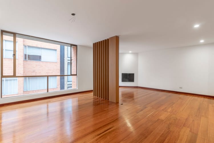 Apartamento de 2 alcobas en venta en Santa Barbara Occidental, Bogotá, 183 m² · foto 2 de 19