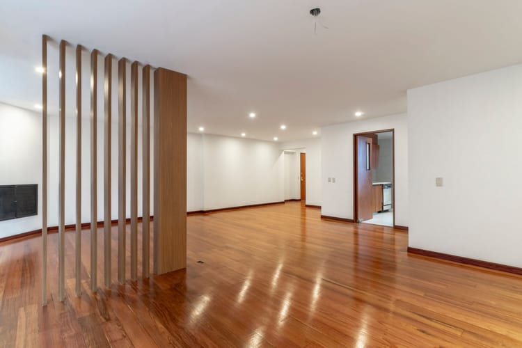 Apartamento de 2 alcobas en venta en Santa Barbara Occidental, Bogotá, 183 m² · foto 3 de 19