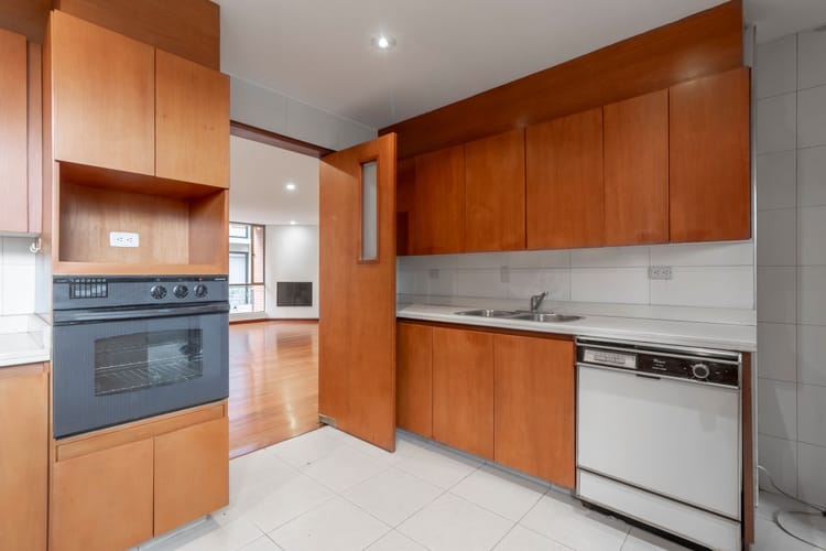 Apartamento de 2 alcobas en venta en Santa Barbara Occidental, Bogotá, 183 m² · foto 5 de 19