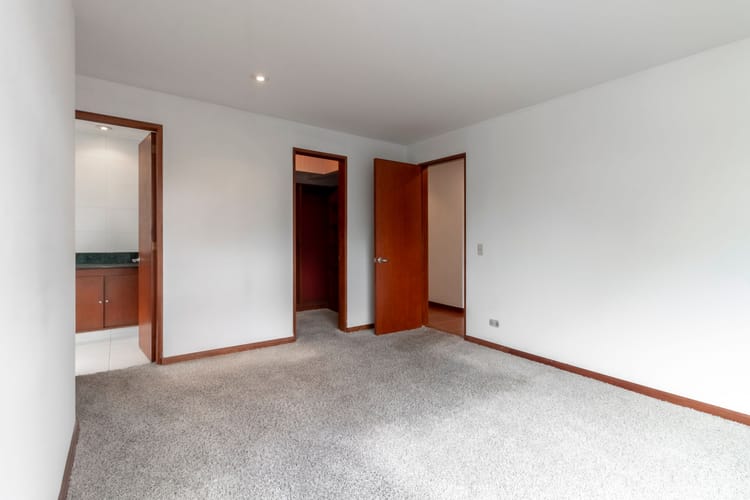 Apartamento de 2 alcobas en venta en Santa Barbara Occidental, Bogotá, 183 m² · foto 8 de 19