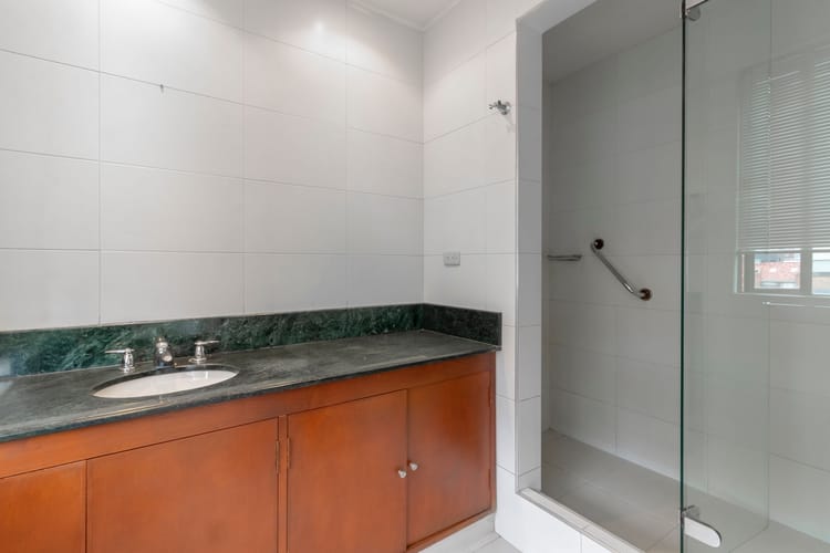 Apartamento de 2 alcobas en venta en Santa Barbara Occidental, Bogotá, 183 m² · foto 15 de 19