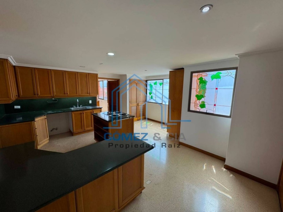 Apartamento en arriendo en Laureles, Medellín · foto 3 de 21