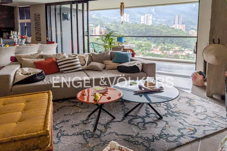 Apartamento de 2 alcobas en venta en Altos Del Poblado, Medellín, 141 m² · foto 2 de 12