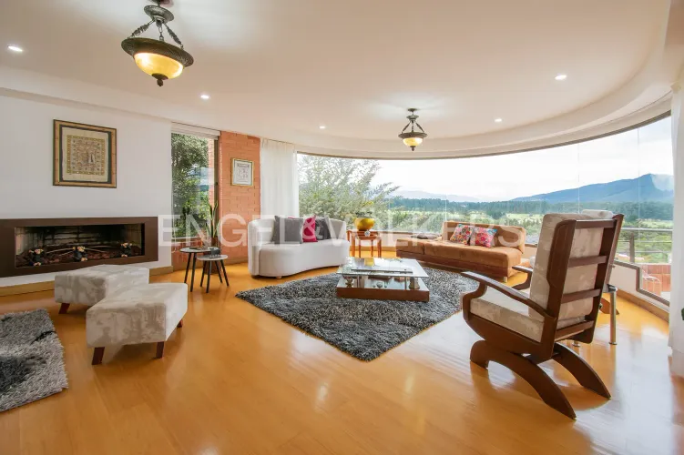 Casa de 3 alcobas en venta en Aposentos, Sopó, 340 m² · foto 2 de 20