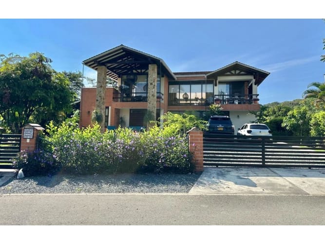 Casa de 4 alcobas en venta en Verde Horizonte, Jamundí, 324 m² · foto 3 de 24
