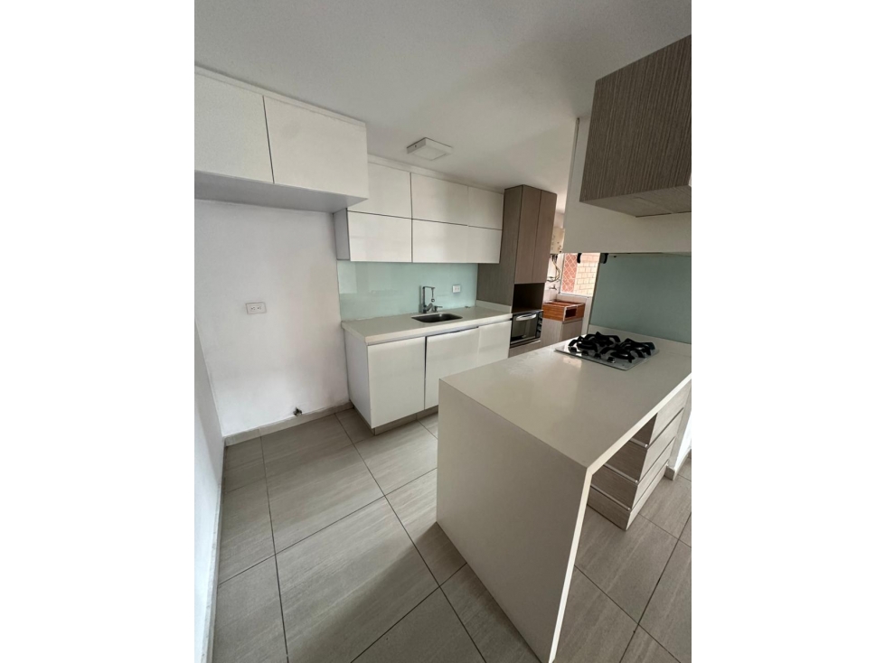 Apartamento en venta en Los Colores, Medellín · foto 2 de 17