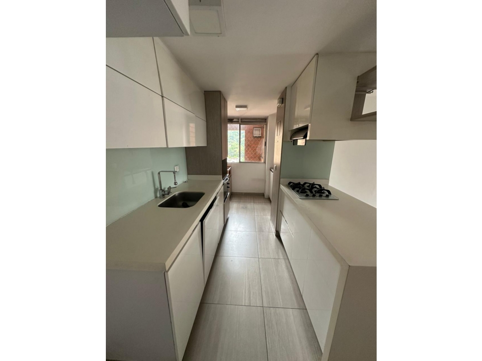 Apartamento en venta en Los Colores, Medellín · foto 3 de 17