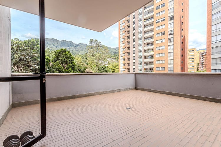 Apartamento de 2 alcobas en venta en Cumbres, Envigado, 136 m² · foto 13 de 18