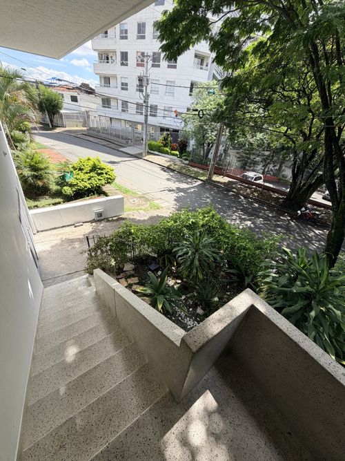Casa de 5 alcobas en arriendo en Santa Isabel, Cali, 350 m² · foto 2 de 24
