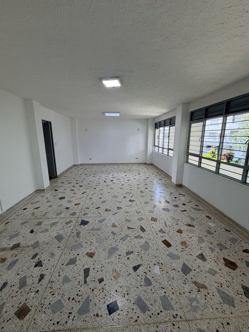 Casa de 5 alcobas en arriendo en Santa Isabel, Cali, 350 m² · foto 4 de 24