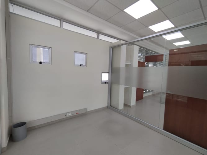 Local en arriendo en Ciudad Jardin, Cali, 272 m² · foto 16 de 24