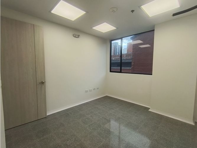 Oficina en arriendo en El Diamante 2, Medellín, 25 m² · foto 4 de 14