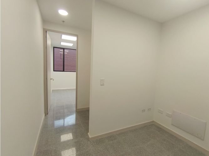 Oficina en arriendo en El Diamante 2, Medellín, 25 m² · foto 6 de 14