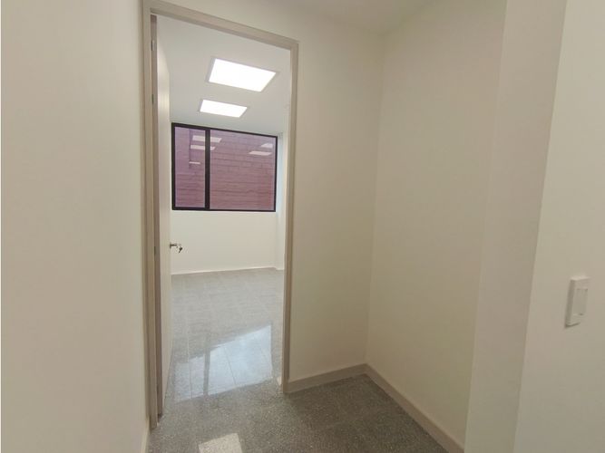 Oficina en arriendo en El Diamante 2, Medellín, 25 m² · foto 7 de 14