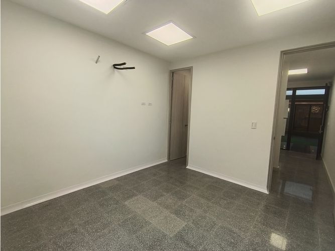 Oficina en arriendo en El Diamante 2, Medellín, 25 m² · foto 9 de 14