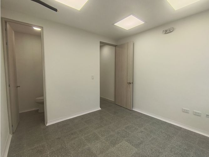 Oficina en arriendo en El Diamante 2, Medellín, 25 m² · foto 10 de 14