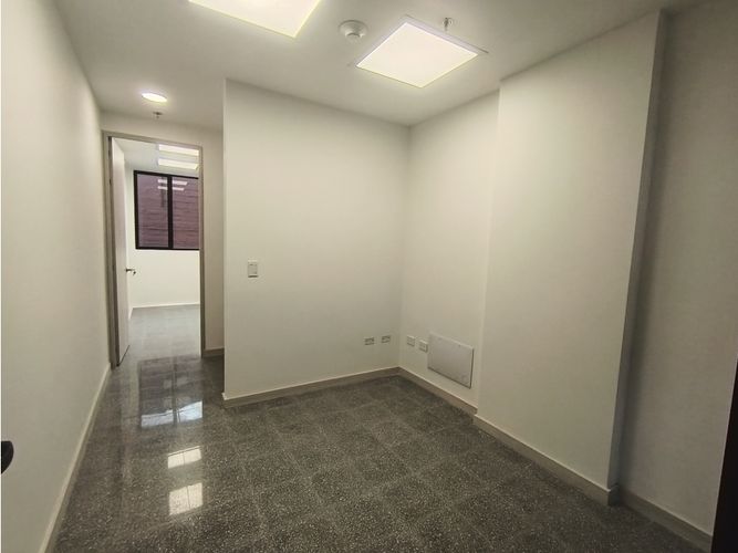 Oficina en arriendo en El Diamante 2, Medellín, 25 m² · foto 13 de 14