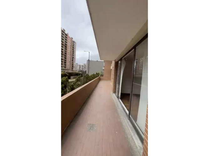Apartamento de 3 alcobas en venta en Colina Campestre, Bogotá, 112 m² · foto 3 de 24