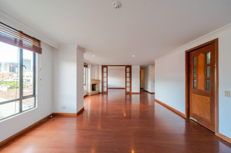 Apartamento de 3 alcobas en arriendo en Santa Barbara Central, Bogotá, 142 m² · foto 2 de 24