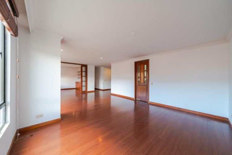 Apartamento de 3 alcobas en arriendo en Santa Barbara Central, Bogotá, 142 m² · foto 3 de 24