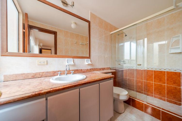 Apartamento de 3 alcobas en arriendo en Santa Barbara Central, Bogotá, 142 m² · foto 21 de 24