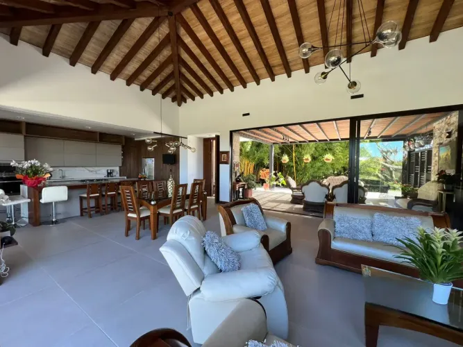 Casa de 4 alcobas en venta en Las Garzonas, El Carmen de Viboral · foto 3 de 24