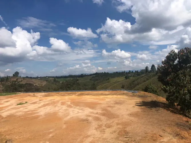 Lote en venta en La Mosquita, Guarne, 7700 m² · foto 3 de 10