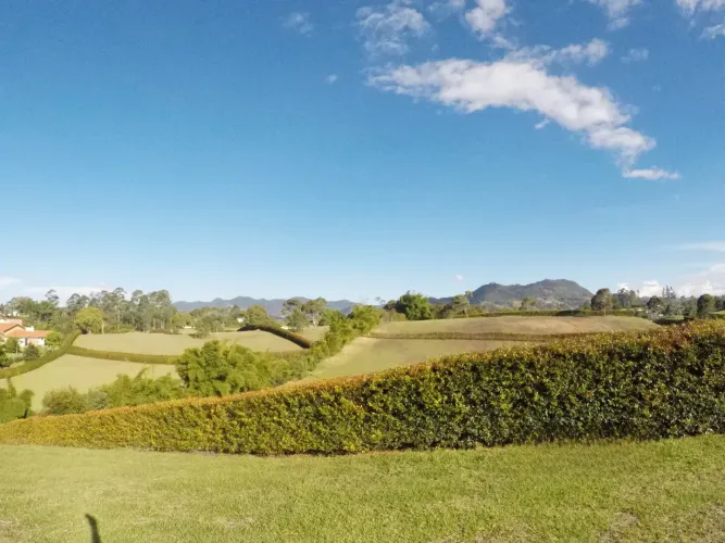 Lote en venta en Cabeceras De Llanogrande, Rionegro, 2500 m² · foto 3 de 9