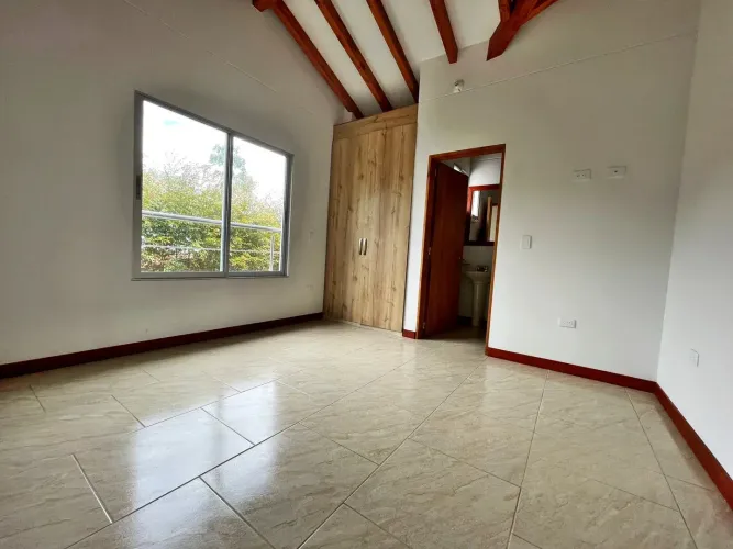 Casa de 4 alcobas en venta en El Carmen De Viboral, El Carmen de Viboral · foto 2 de 19