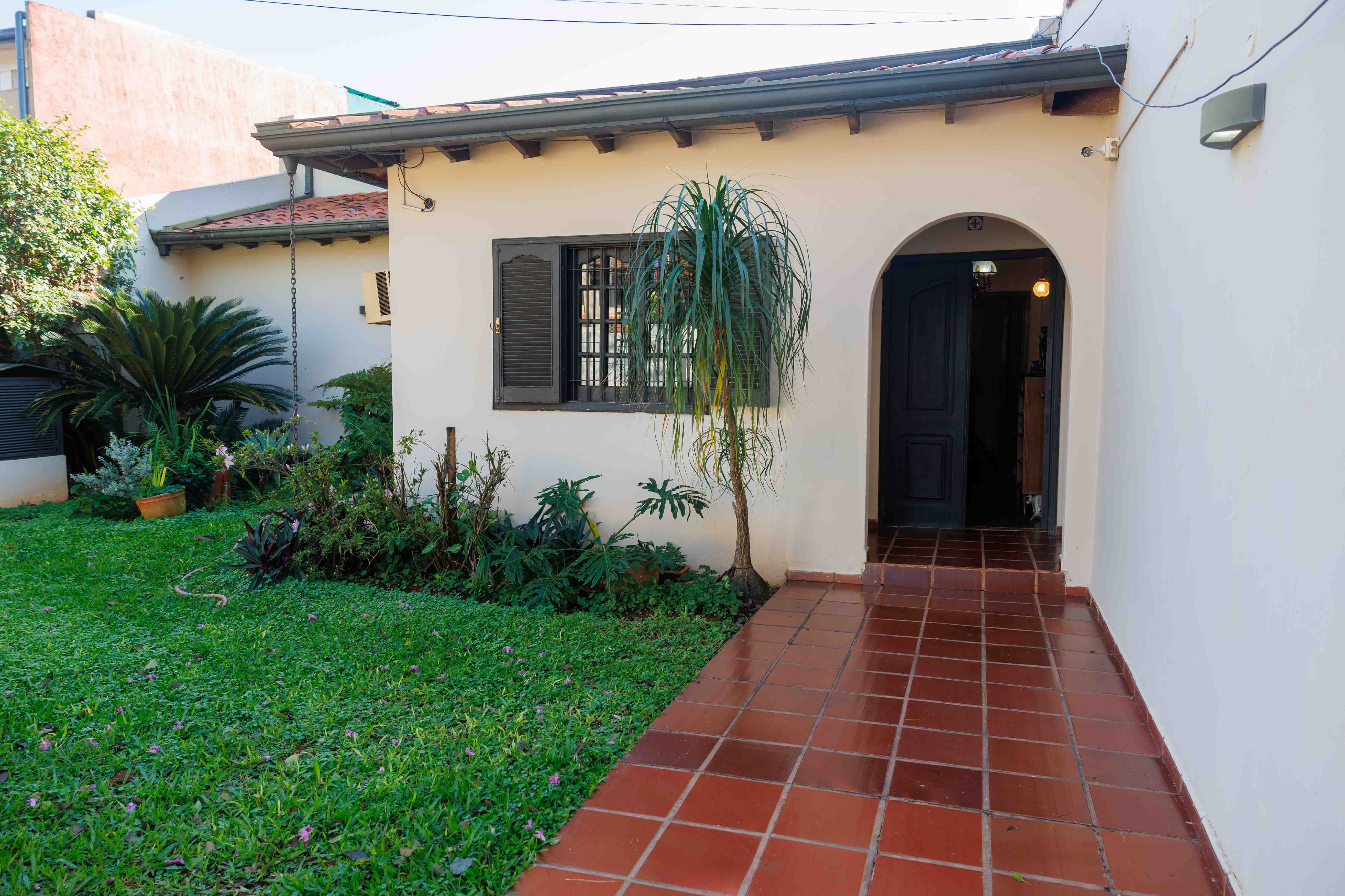 Casa en venta en Fernando de la Mora – A tres cuadras de Mcal Lopez - foto 4
