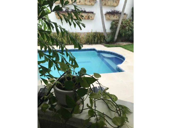 Casa de 6 alcobas en venta en Ciudad Jardin, Cali, 500 m² · foto 2 de 19