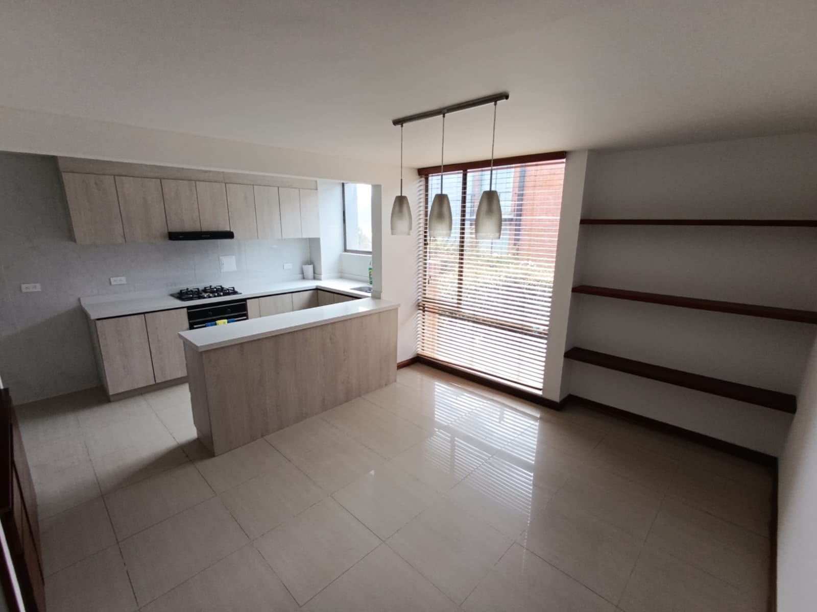 Casa en venta en Gratamira, Bogotá · foto 4 de 24