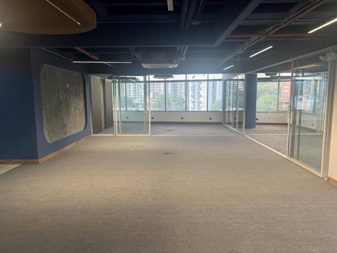 Oficina en arriendo en Las Palmas, Medellín, 250 m² · foto 5 de 24