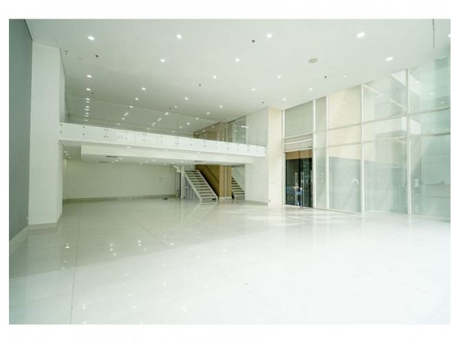 Oficina en arriendo en Manila, Medellín, 265 m² · foto 2 de 9