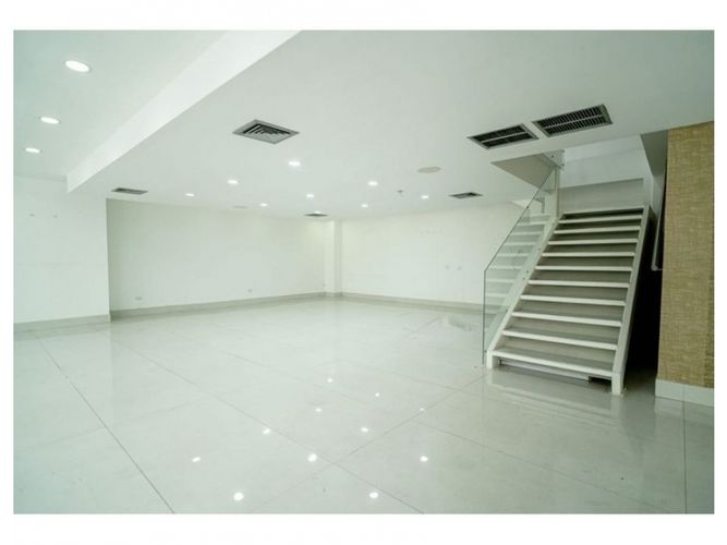 Oficina en arriendo en Manila, Medellín, 265 m² · foto 3 de 9