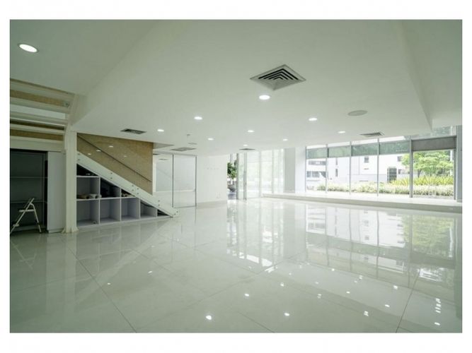 Oficina en arriendo en Manila, Medellín, 265 m² · foto 4 de 9