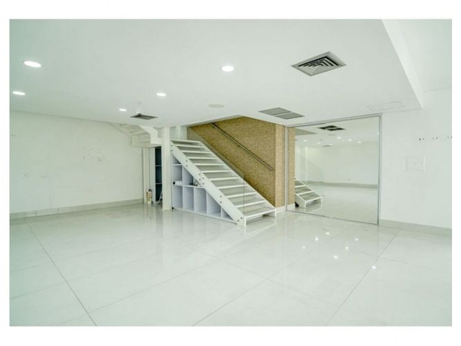 Oficina en arriendo en Manila, Medellín, 265 m² · foto 5 de 9