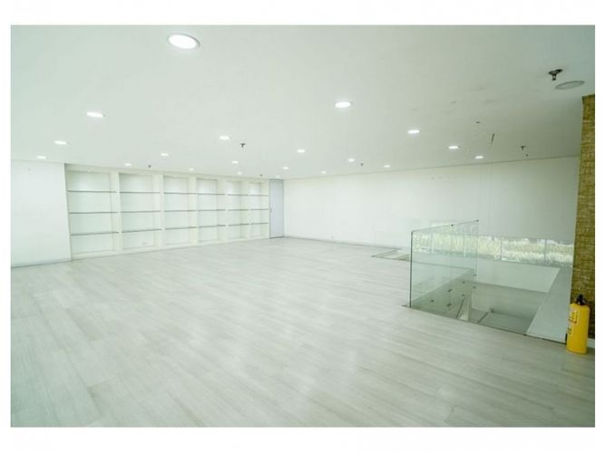 Oficina en arriendo en Manila, Medellín, 265 m² · foto 7 de 9