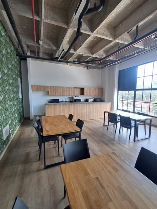 Oficina en arriendo en Los Colores, Medellín, 8 m² · foto 2 de 14