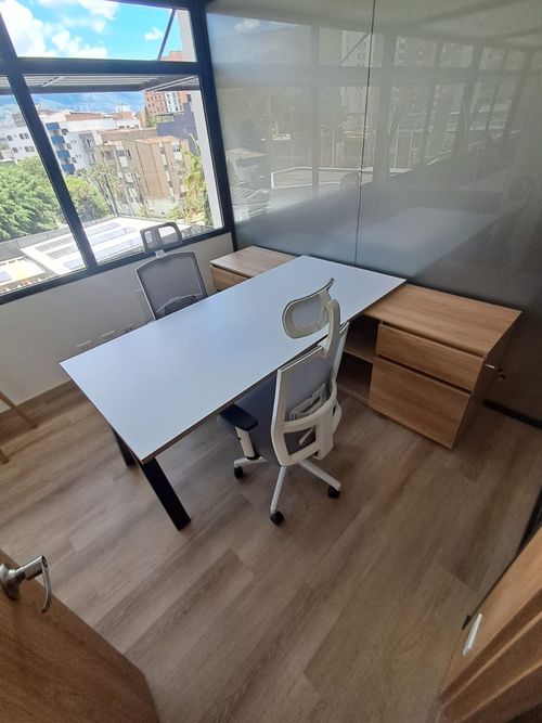 Oficina en arriendo en Los Colores, Medellín, 8 m² · foto 8 de 14