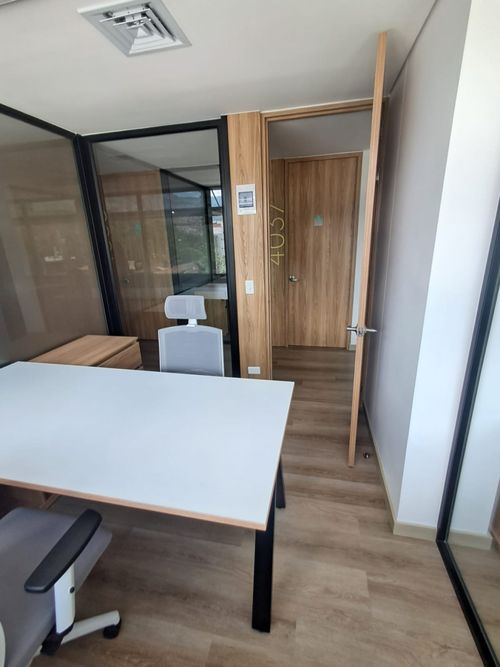 Oficina en arriendo en Los Colores, Medellín, 8 m² · foto 9 de 14