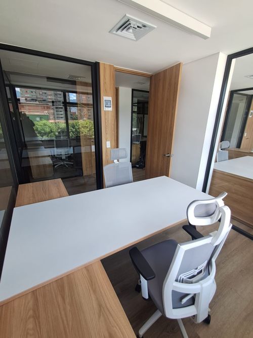 Oficina en arriendo en Los Colores, Medellín, 8 m² · foto 10 de 14