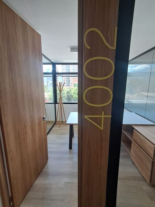 Oficina en arriendo en Los Colores, Medellín, 8 m² · foto 11 de 14