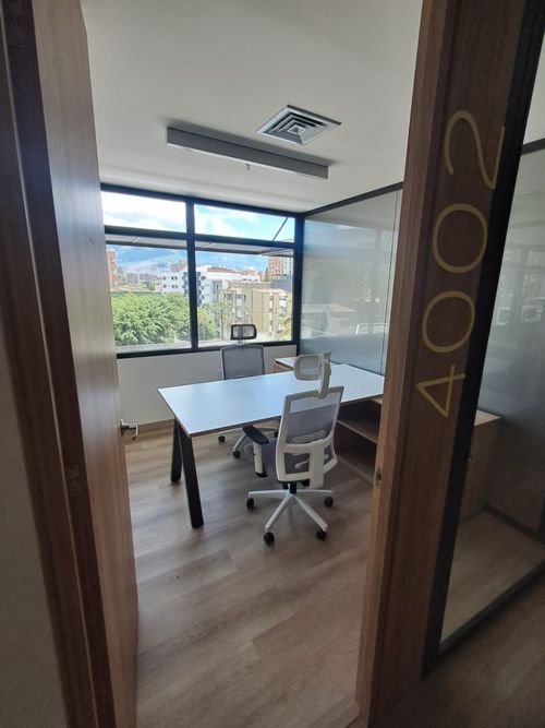 Oficina en arriendo en Los Colores, Medellín, 8 m² · foto 13 de 14
