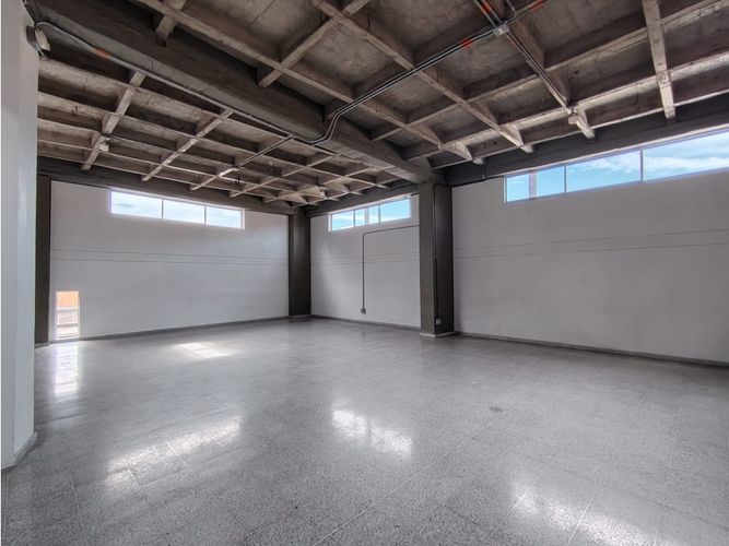 Bodega en arriendo en Belén San Bernardo, Medellín, 200 m² · foto 2 de 21