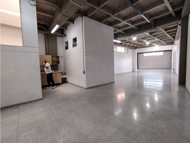 Bodega en arriendo en Belén San Bernardo, Medellín, 200 m² · foto 15 de 21