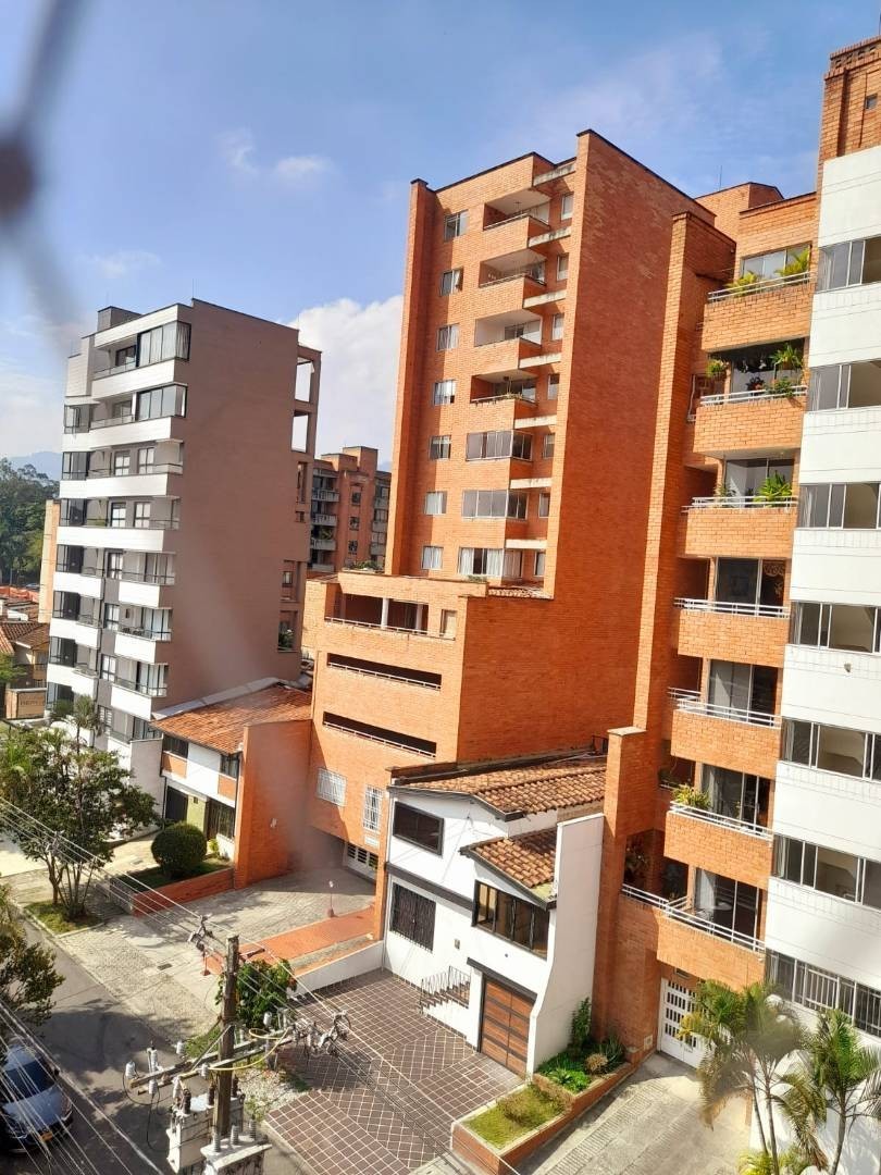 Apartamento de 3 habitaciones en arriendo en Laureles, Medellín — imagen 1 de 21