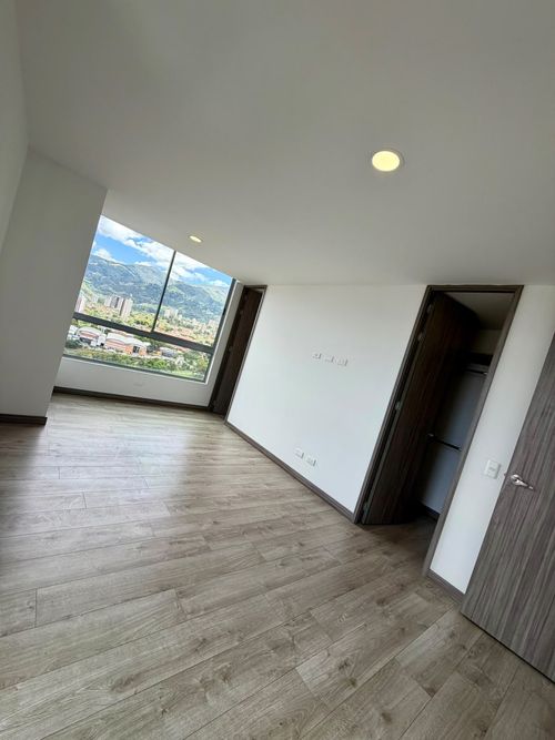Apartamento de 3 alcobas en venta en Suramerica, Itagüí, 94 m² · foto 12 de 24